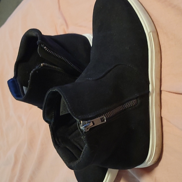 Shoes - Picture 2 of 2